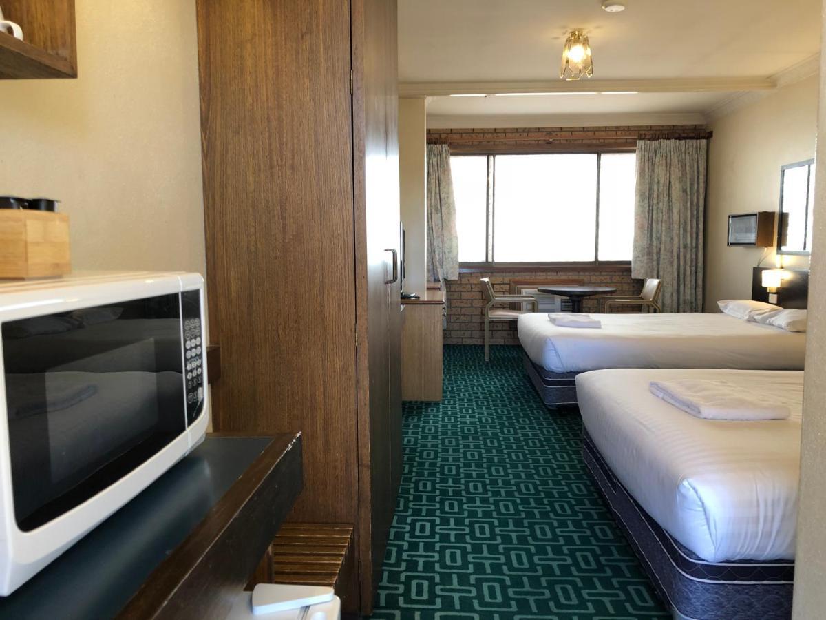 Canberra Lyneham Motor Inn Bagian luar foto