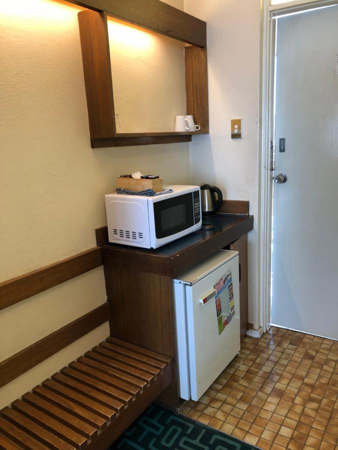 Canberra Lyneham Motor Inn Bagian luar foto