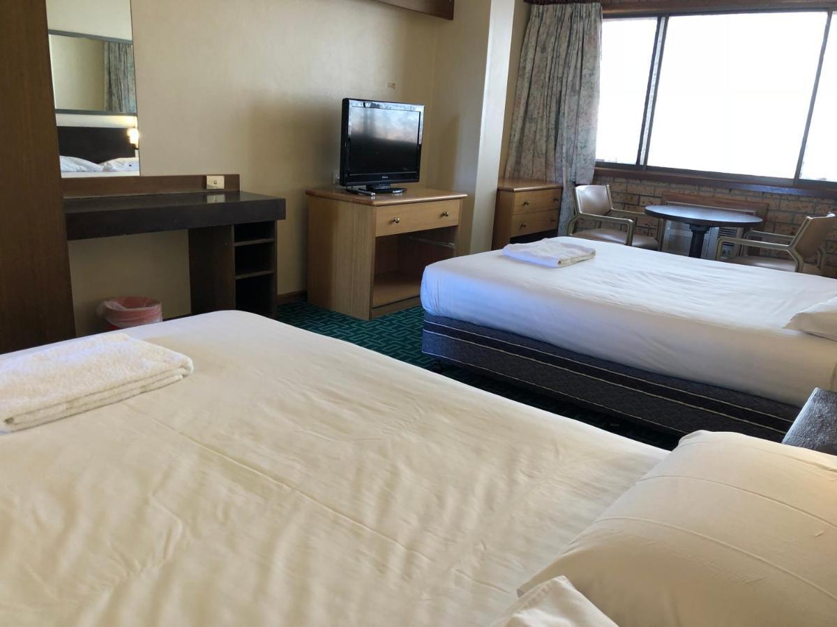 Canberra Lyneham Motor Inn Bagian luar foto