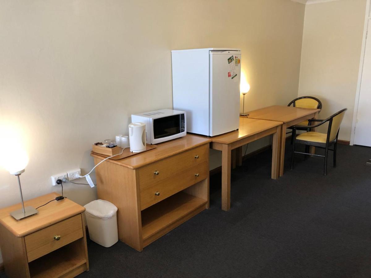 Canberra Lyneham Motor Inn Bagian luar foto