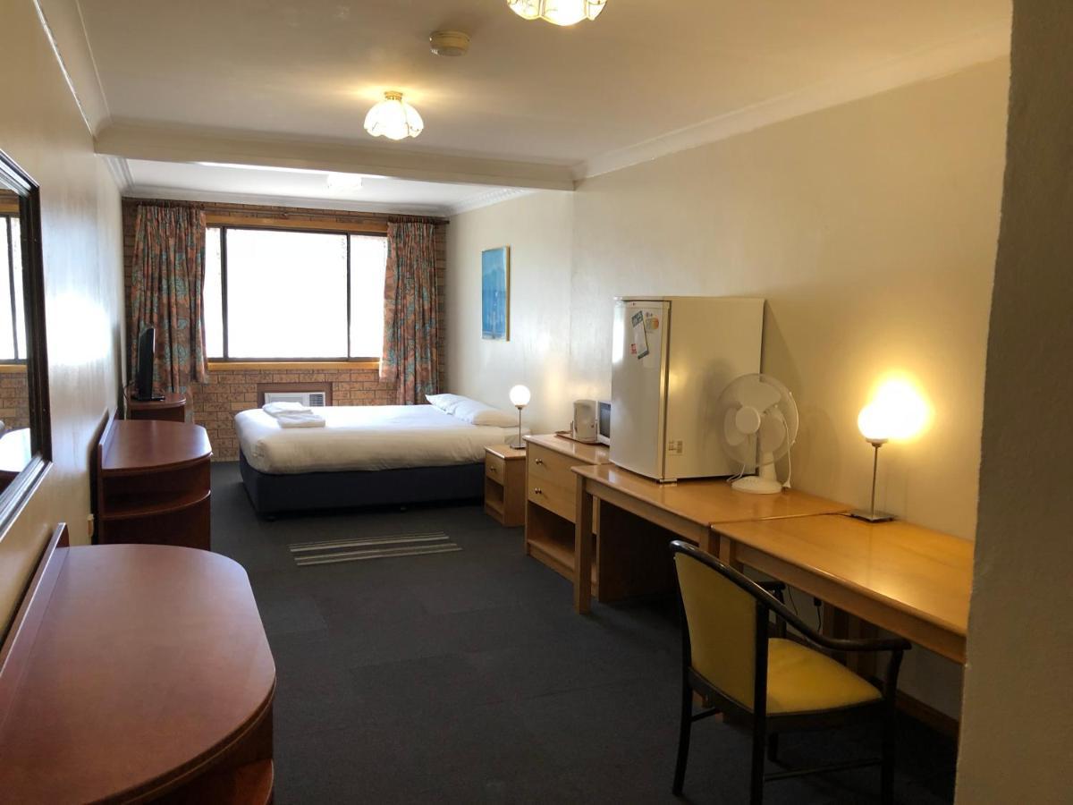 Canberra Lyneham Motor Inn Bagian luar foto