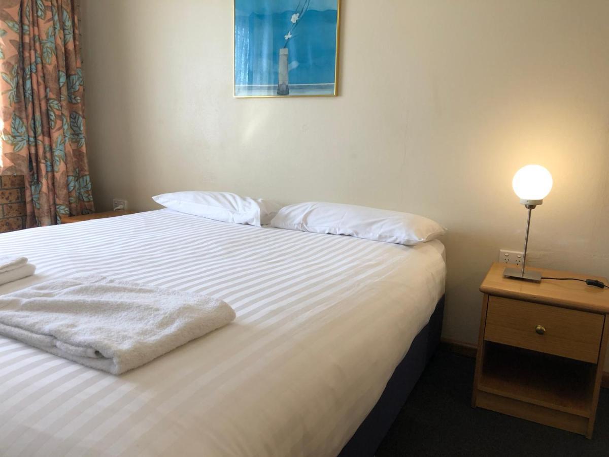Canberra Lyneham Motor Inn Bagian luar foto