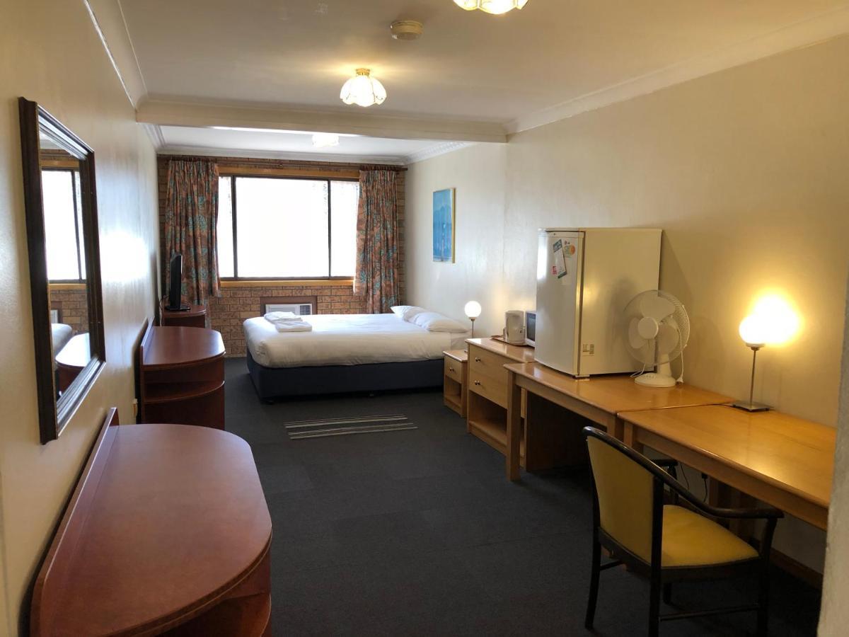 Canberra Lyneham Motor Inn Bagian luar foto
