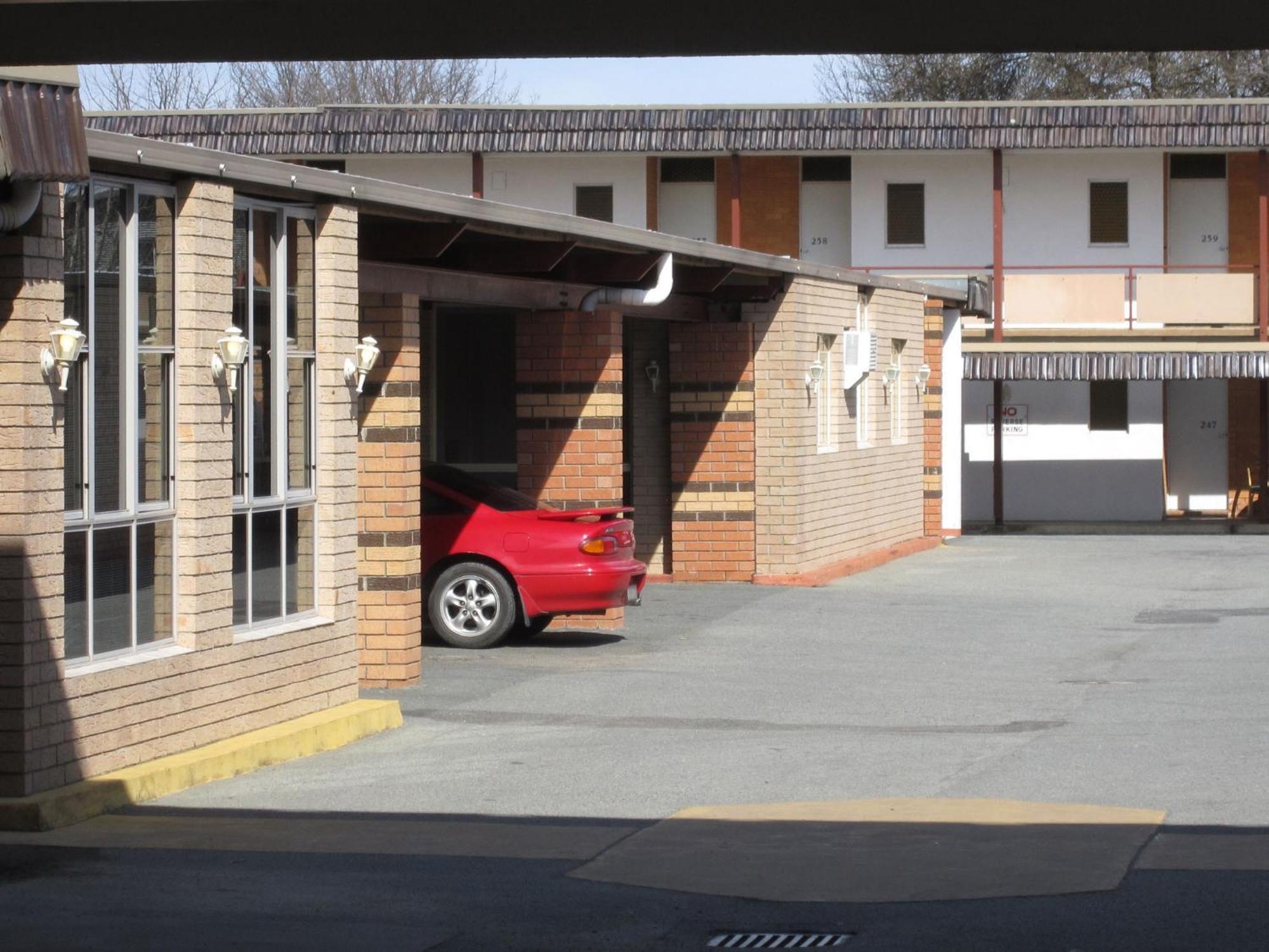 Canberra Lyneham Motor Inn Bagian luar foto