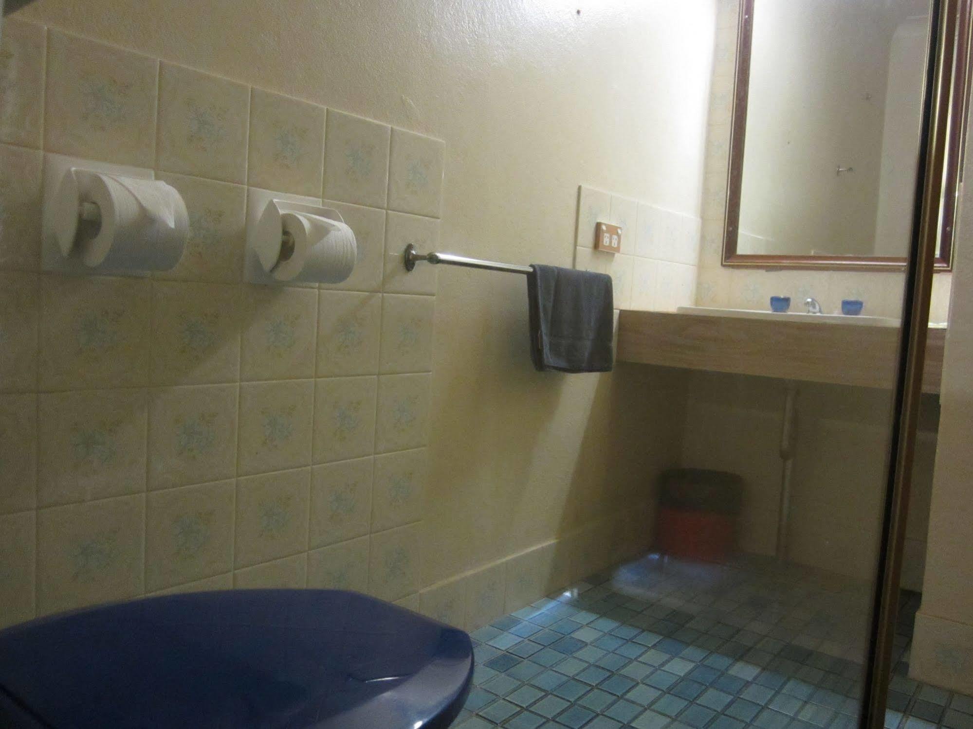 Canberra Lyneham Motor Inn Bagian luar foto